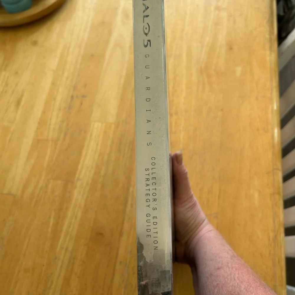 Halo 5 Guardians Collectors Edition Strategy Guide